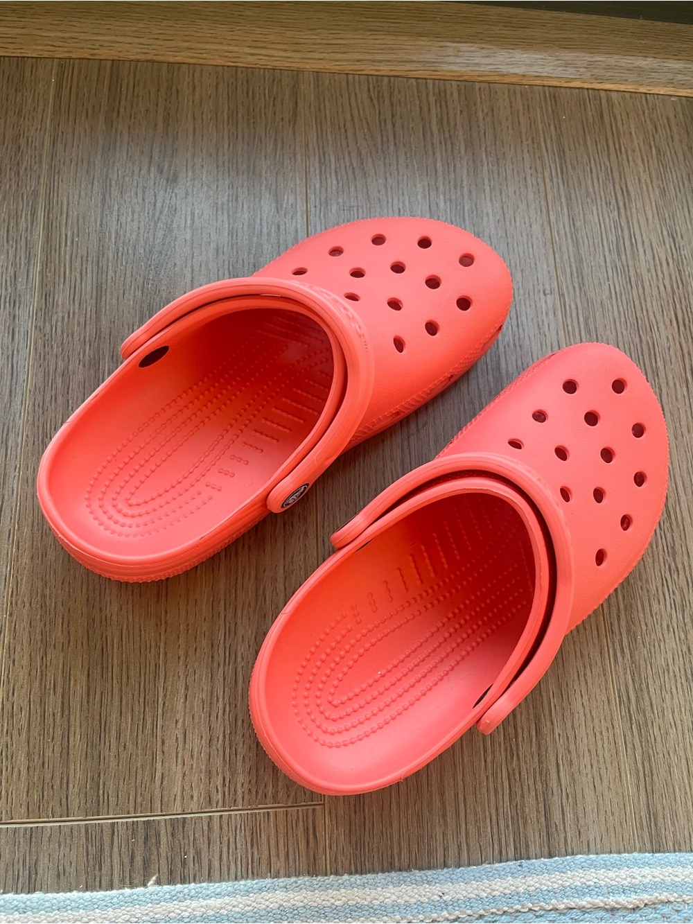 NWOT CROCS Classic Slide Coral Size 8
